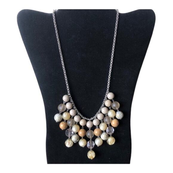 Vintage NY Marked Silver Tone Stunning Neutral And Clear Beads Bib Necklace - Picture 3 of 12